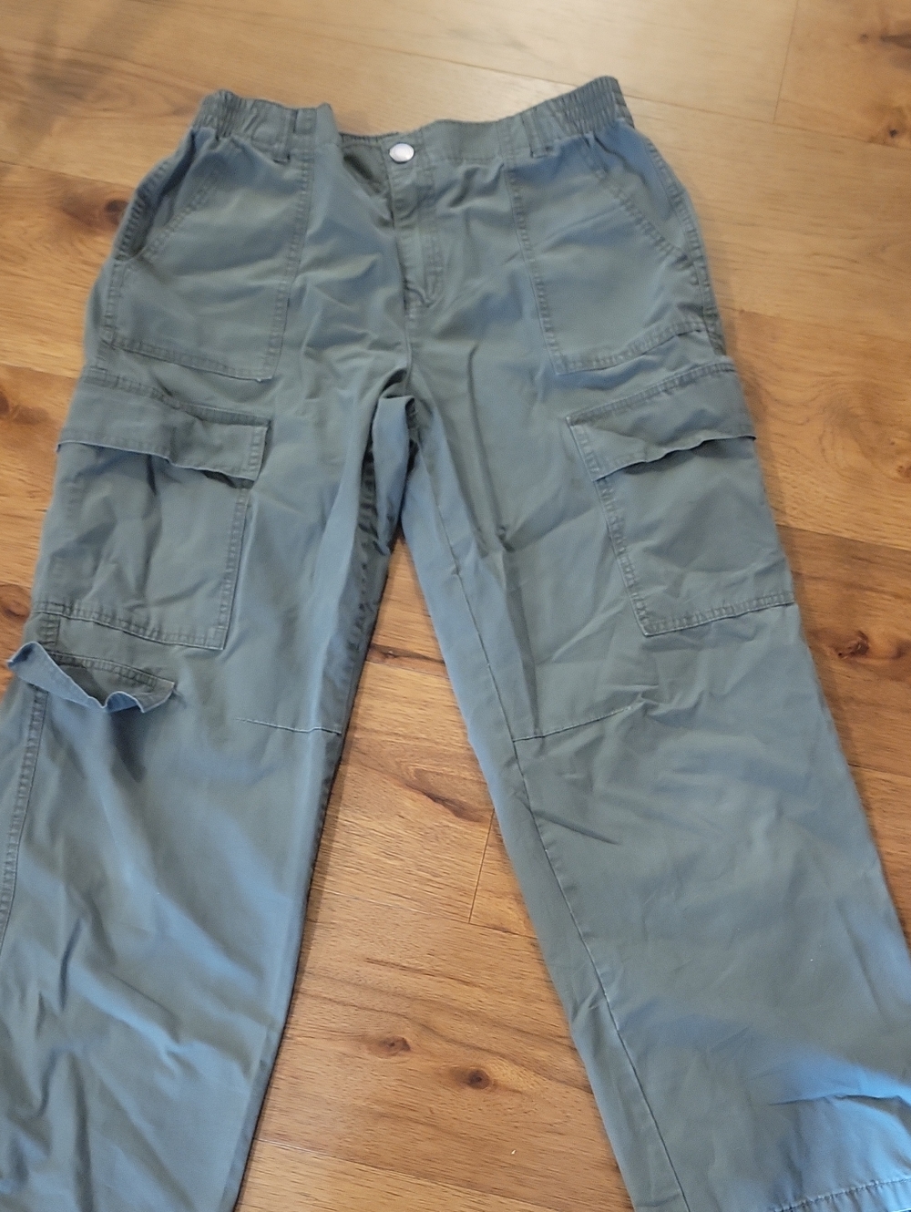 Women's Cargo Pants in Olive Green